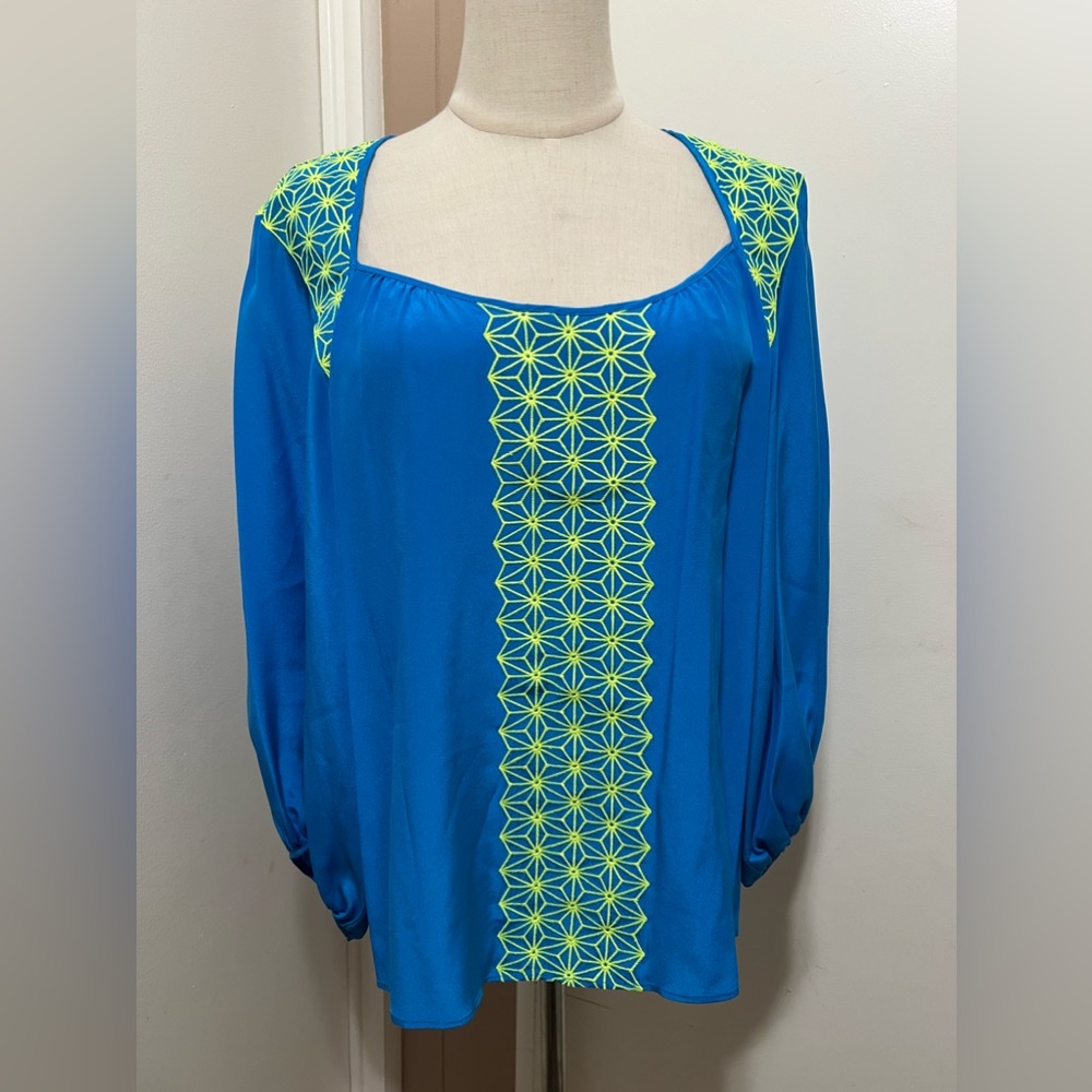 Nanette Lepore Silk Blouse 3/4 Sleeves Embroidered Blue Scoop Neck Size 8